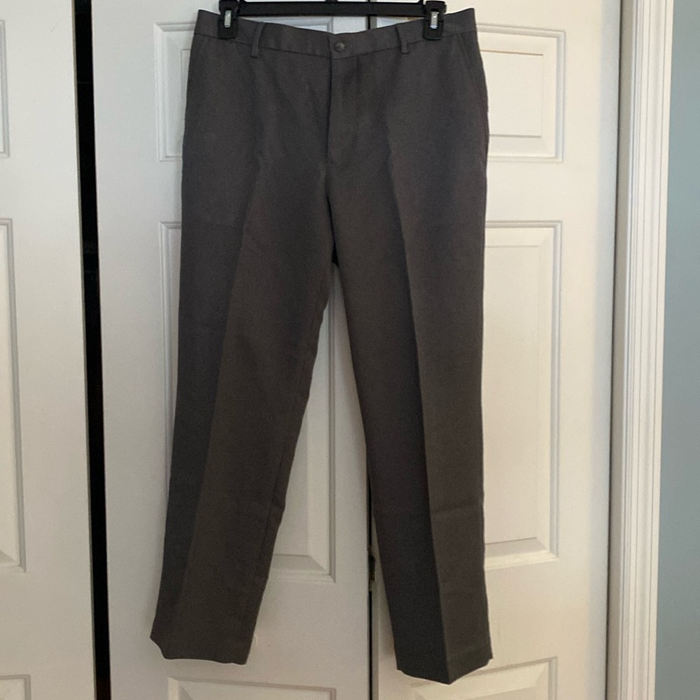 Men’s  Van Heusen. Traveler . Slim 36x30 gray 100% polyester